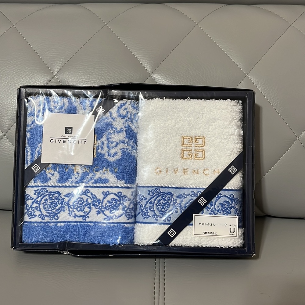 Givenchy face / hand towel - Picture 7 of 7